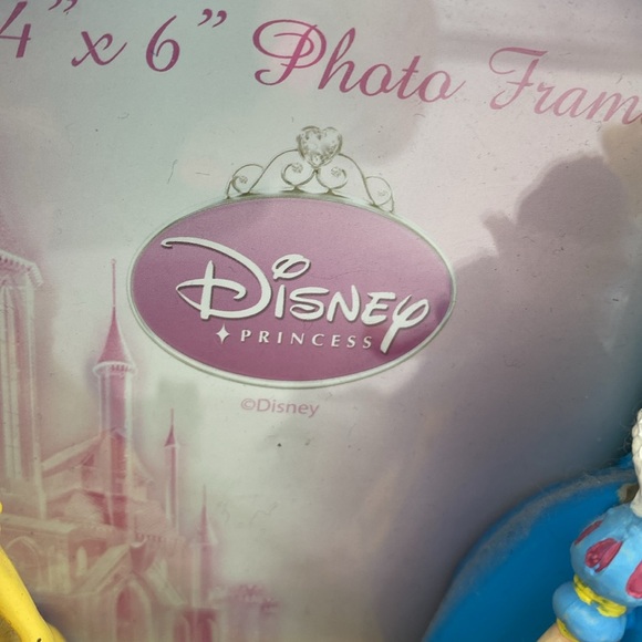 Simson gifts Disney Princess Castle 4x6” picture frame w/ matching figurine READ - Picture 8 of 16